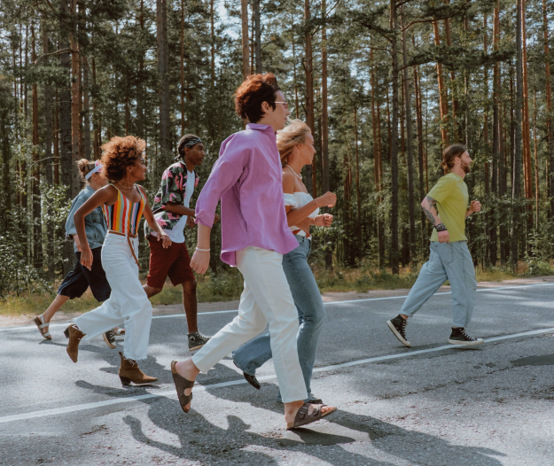 A group of 6 people rushing the same direction.